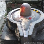 2014.12.15 Bhaktapur 53 Shiva shrines lingam ResizeBy Donna Yates CC BY-NC-SA