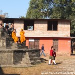 2014.12.15 Bhaktapur 65 Shiva shrine lingam with kids ResizeBy Donna Yates CC BY-NC-SA